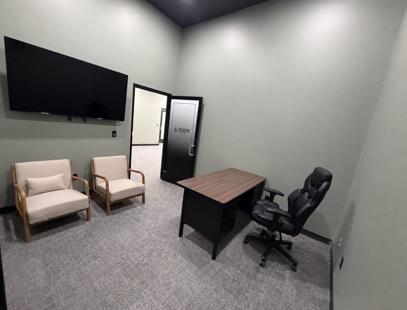Small Office interior — Avenue 118